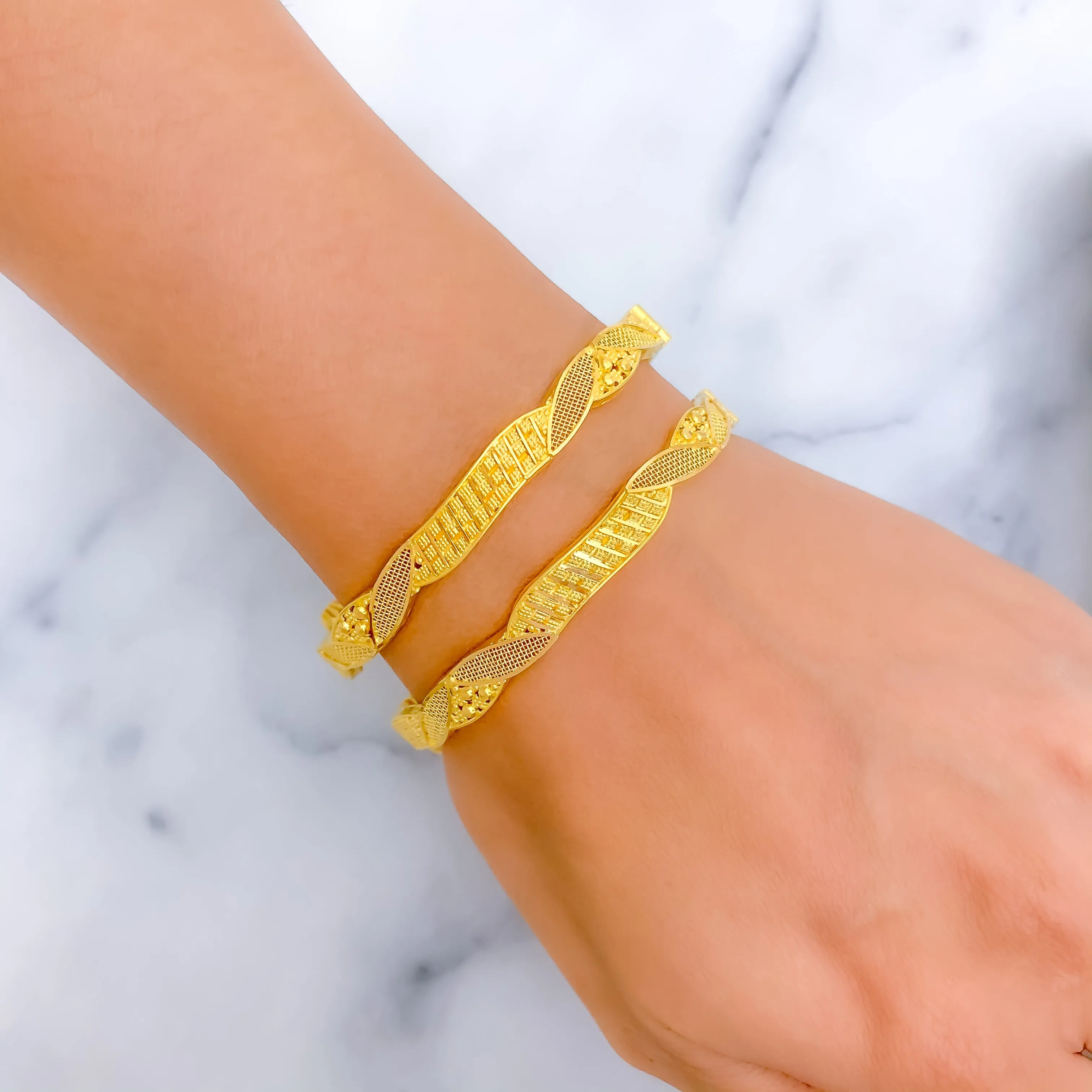 Attractive Netted Leaf 22k Gold Bangles